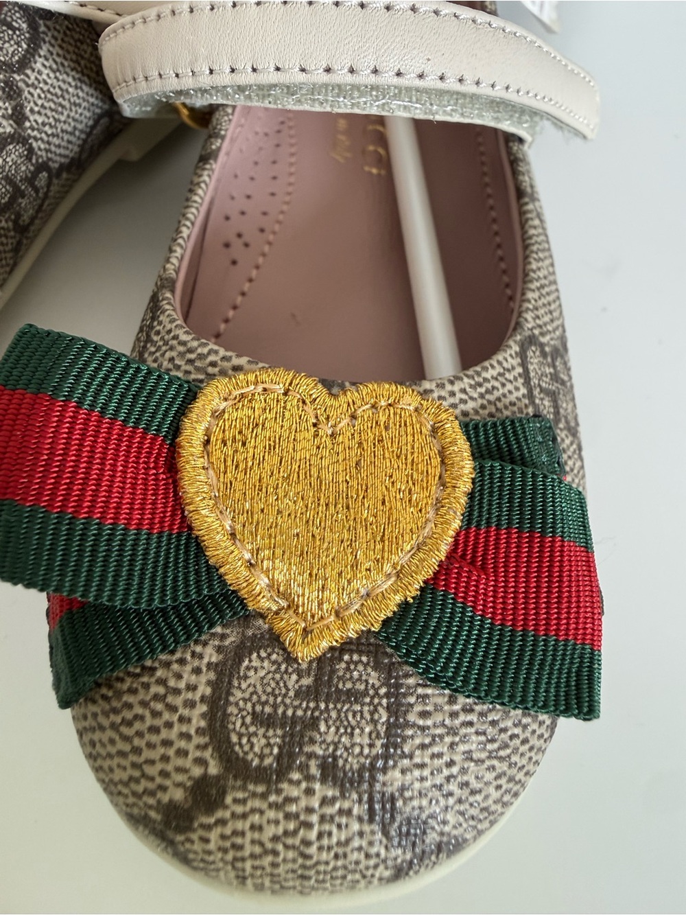 Gucci Kids Beige GG Canvas Heart Bow Mary Janes with Green-Red - Picture 2 of 8